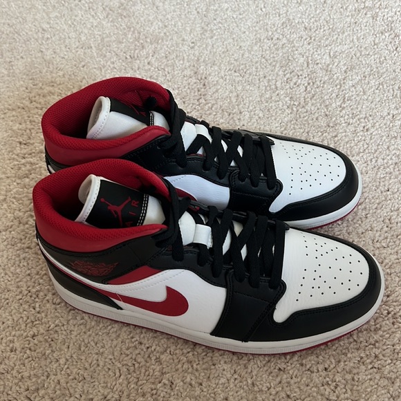 Jordan 1 Mid - Picture 3 of 10